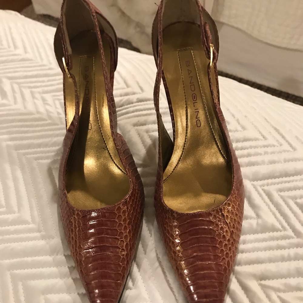 Woman’s Bandolino stilettos embossed snakeskin